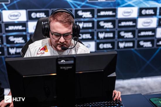 2025英雄联盟第三赛段组内赛激战北京亦庄